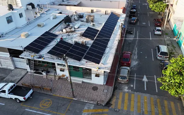 Instalación de paneles solares realizada por Grupo Solar en Veracruz, foto 1