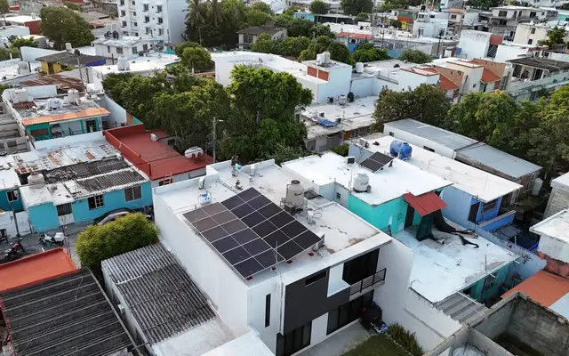 Instalación de paneles solares realizada por Grupo Solar en Veracruz, foto 2